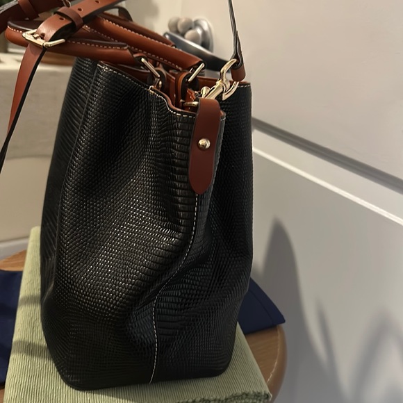 Authentic Dooney & Bourke, large Barlow - Picture 4 of 14